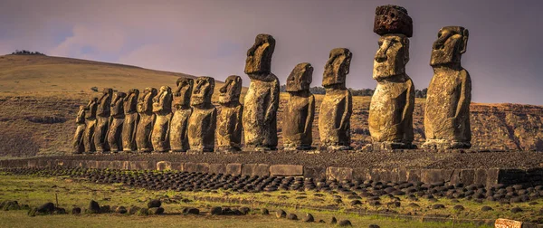 Ahu tongariki, Osterinsel - 10. Juli 2017: Moai-Altar von tongariki — Stockfoto