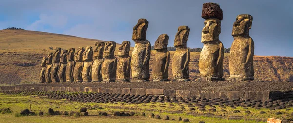 Ahu Tongariki, Easter Island - July 10, 2017: Moai altar of Tongariki — Stock Photo, Image