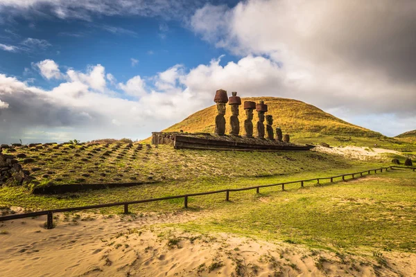 Orongo, Paskalya Adası - 11 Temmuz 2017: Motu ada nui, çevre Orongo, Paskalya Adası