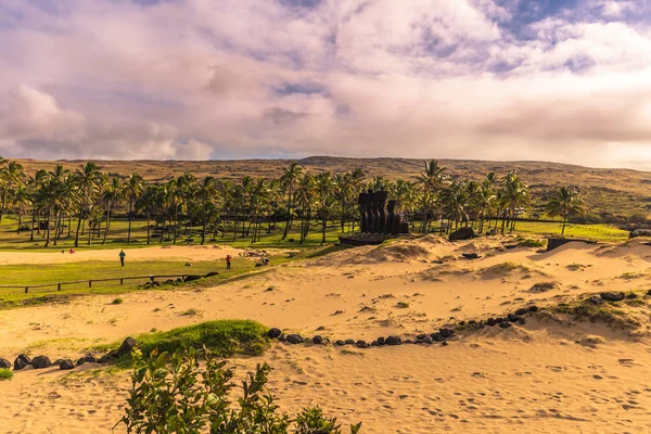 Anakena beach, Paskalya Adası - 10 Temmuz 2017: Anakena manzara