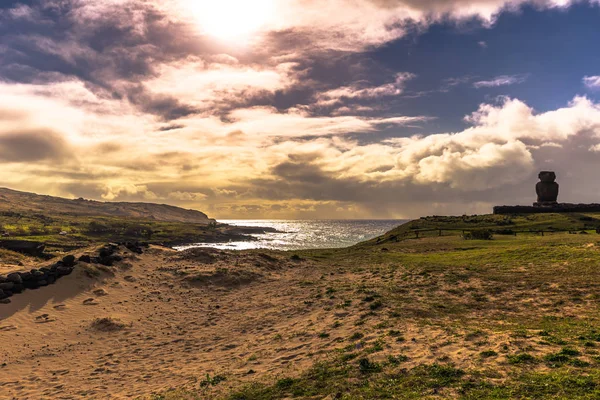 Anakena beach, Paskalya Adası - 10 Temmuz 2017: Anakena manzara