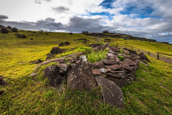 Orongo, Paskalya Adası - 11 Temmuz 2017: Kuş adam Orongo Köyü