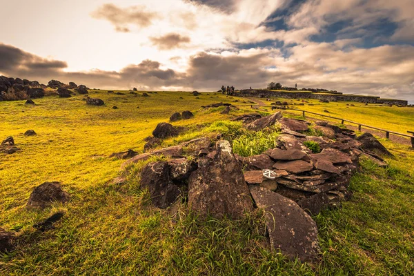 Orongo, Paskalya Adası - 11 Temmuz 2017: Kuş adam Orongo Köyü