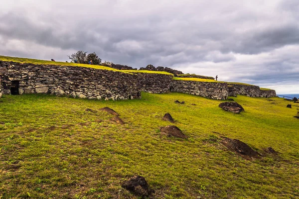 Orongo, Paskalya Adası - 11 Temmuz 2017: Kuş adam Orongo Köyü