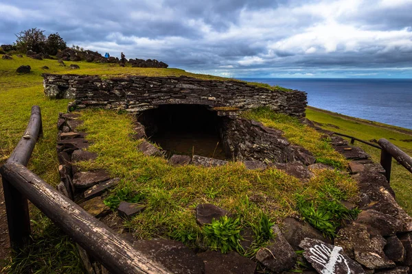 Orongo, Paskalya Adası - 11 Temmuz 2017: Kuş adam Orongo Köyü