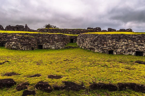Orongo, Paskalya Adası - 11 Temmuz 2017: Kuş adam Orongo Köyü