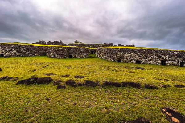 Orongo, Paskalya Adası - 11 Temmuz 2017: Kuş adam Orongo Köyü