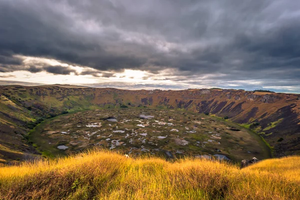 Orongo, Paskalya Adası - 11 Temmuz 2017: Ranu Kao yanardağ krater