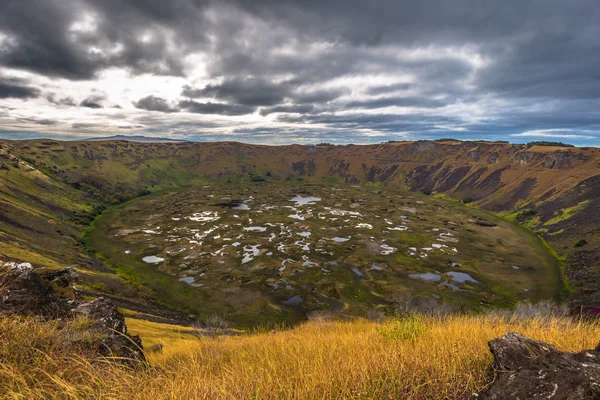 Orongo, Paskalya Adası - 11 Temmuz 2017: Ranu Kao yanardağ krater