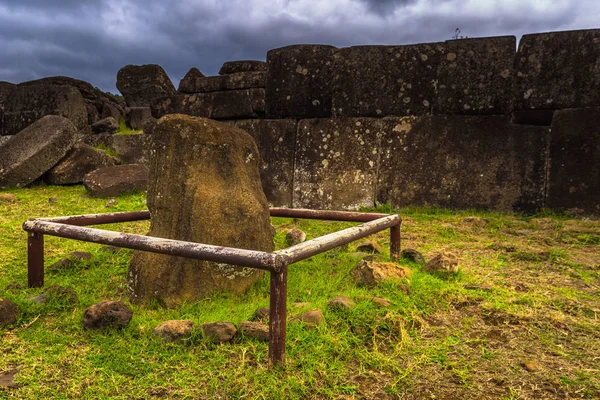 Ahu Vinapu, Paskalya Adası - 11 Temmuz 2017: Ahu Vinapu, Paskalya Adası, kutsal yer