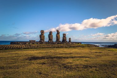Ahu Tahai, Paskalya Adası - 12 Temmuz 2017: Ahu Tahai kutsal Moai altar