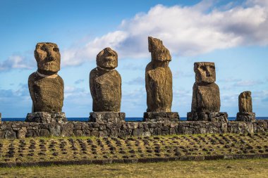 Ahu Tahai, Paskalya Adası - 12 Temmuz 2017: Ahu Tahai kutsal Moai altar
