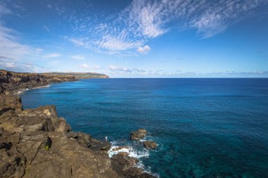 Ana Te Pahu, Paskalya Adası - 12 Temmuz 2017: Island sahil Ana Te Pahu yakınındaki mağaralar
