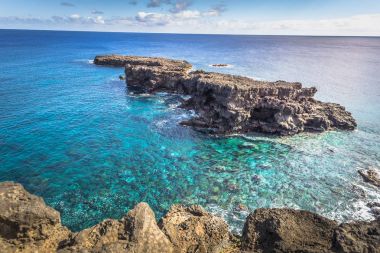 Ana Te Pahu, Paskalya Adası - 12 Temmuz 2017: Island sahil Ana Te Pahu yakınındaki mağaralar
