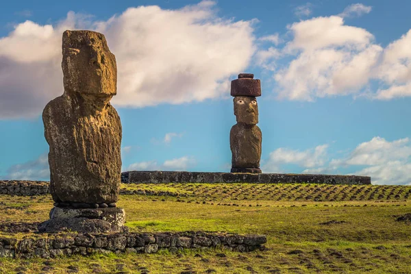 AHU Tahai, Wyspa Wielkanocna - 12 lipca 2017: Ołtarz Najświętszego Moai Ahu Tahai — Zdjęcie stockowe