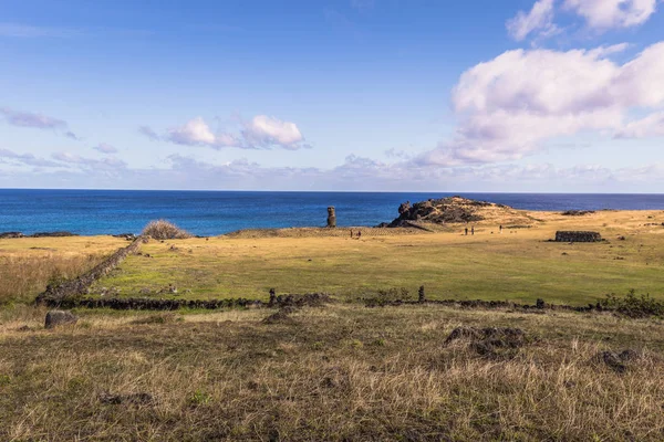 Ahu Tahai, Paskalya Adası - 12 Temmuz 2017: Ahu Tahai kutsal Moai altar