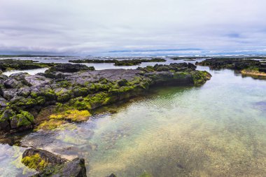 Galapagos Adaları - 26 Ağustos 2017: Lav tunne peyzaj