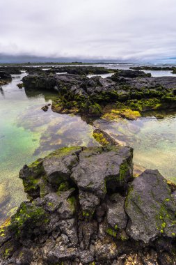 Galapagos Adaları - 26 Ağustos 2017: Lav tunne peyzaj