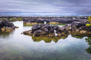 Galapagos Adaları - 26 Ağustos 2017: Lav tunne peyzaj