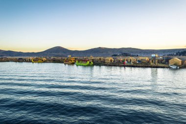 : Puno, Peru - 30 Temmuz 2017: Puno, Pe geleneksel Uros köyde