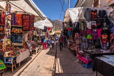Kutsal vadi, Peru - 02 Ağustos 2017: Geleneksel pazarda