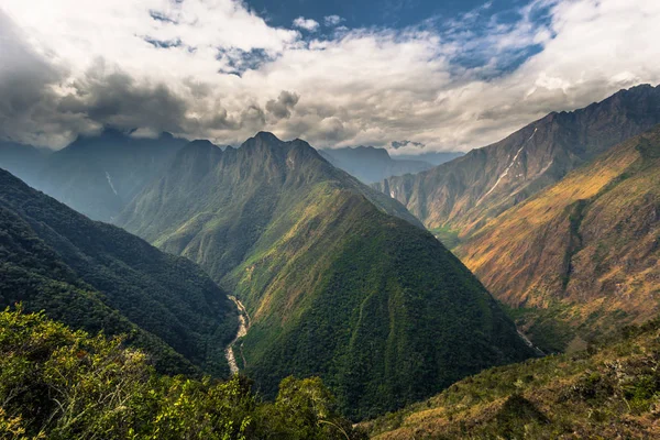 Inca Trail, Peru - 03 Ağustos 2017: Tabiat Manzarası Inca t