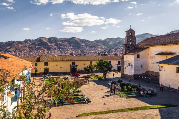 Cusco, Perú - 01 de agosto de 2017: Plaza en el casco antiguo de Cusco , —  Fotos de Stock