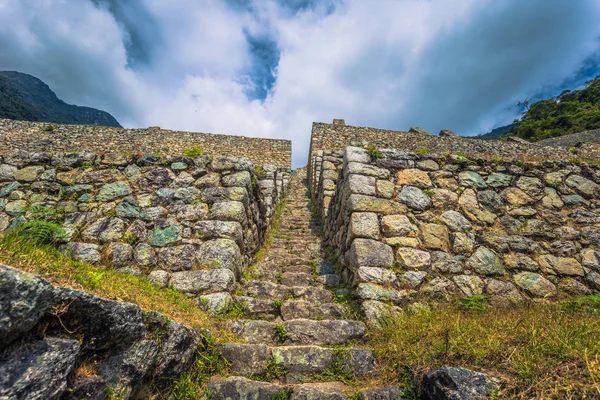 Inca Trail, Peru - 03 srpna 2017: Starodávné ruiny Winay Wayna — Stock fotografie