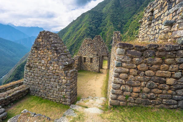 Camino Inca, Perú - 03 de agosto de 2017: Antiguas ruinas de Winay Wayna — Foto de Stock