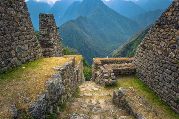 Inca trail, peru - 03 august 2017: antike ruinen von winay wayna — Stockfoto