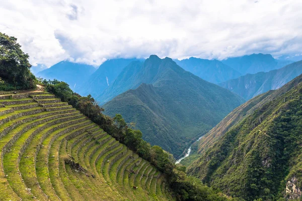 Inca nyom, Peru - augusztus 03, 2017: Ősi romjai Winay Wayna — Stock Fotó