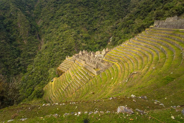 Camino Inca, Perú - 03 de agosto de 2017: Antiguas ruinas de Winay Wayna — Foto de Stock