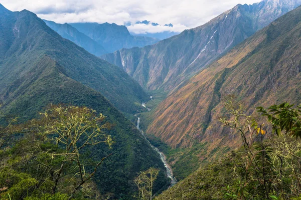 Sentier Inca, Pérou - 03 août 2017 : Paysage sauvage de l'Inca T — Photo