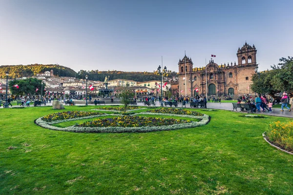 Cusco, Perú - 31 de julio de 2017: Plaza de Armas en el casco antiguo de C — Foto de Stock