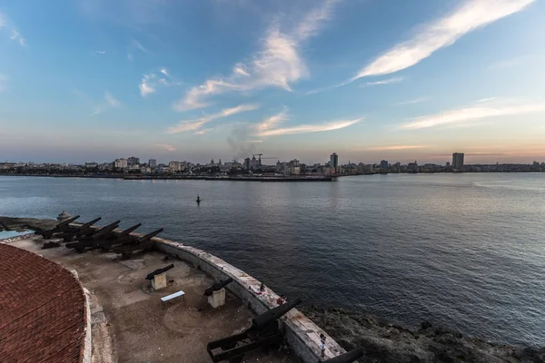 Havana, Cuba - 28 maart 2016: Panorama van de baai van Havana, Cu — Stockfoto