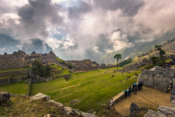 Machu Picchu, Perú - 04 de agosto de 2017: Antigua Ciudad de Machu Picc — Foto de Stock