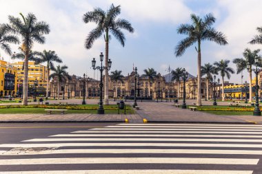 Lima, Peru - 16 Ağustos 2017: Lima, Peru şehrin tarihi merkezinde büyük meydanda