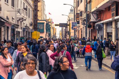 Lima, Peru - 16 Ağustos 2017: Lima, Peru şehrin tarihi merkezine kalabalıkta