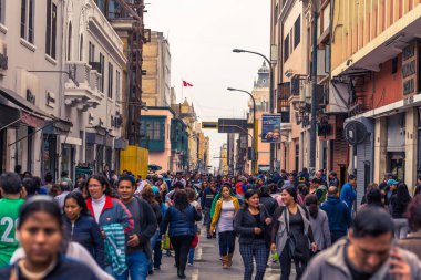 Lima, Peru - 16 Ağustos 2017: Lima, Peru şehrin tarihi merkezine kalabalıkta