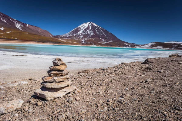 Landskap av gröna lagunen i Eduardo Avaroa National Park, B — Stockfoto