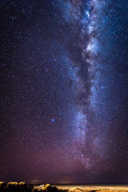 Eduardo Avaroa Milli Parkı, Bolivya üzerinde yıldızların aydınlattığı gökyüzü