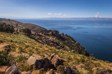 Sun Island - 28 Temmuz 2017: Panoramik göl güneş Adası