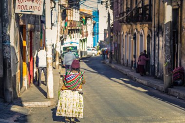 La Paz - 24 Temmuz 2017: Pazar sokaklarında La Paz, Bolivya