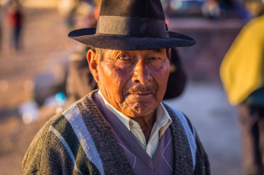 Copacabana - 29 Temmuz 2017: Copac şehir içinde yerel Bolivyalı