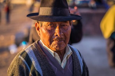 Copacabana - 29 Temmuz 2017: Copac şehir içinde yerel Bolivyalı