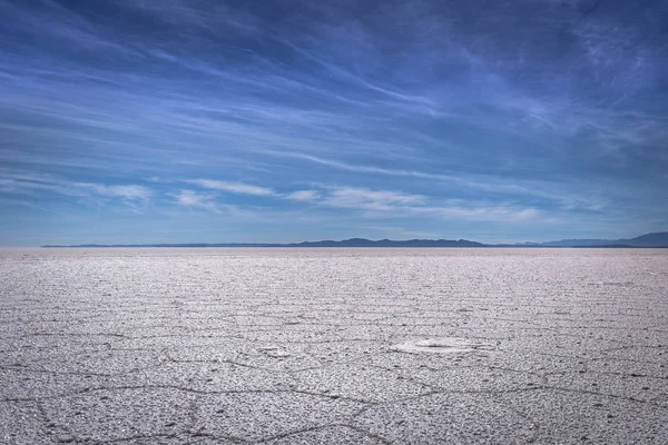 Τοπίο με τα διαμερίσματα αλάτι Ουγιούνι, Βολιβία — Φωτογραφία Αρχείου