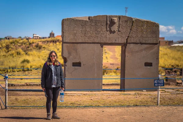 Tiwanaku - 27 de julio de 2017: Ruinas de la antigua ciudad de Tiwanaku , — Foto de Stock