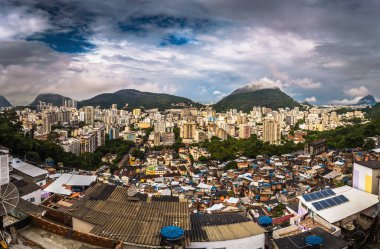 Rio de Janeiro - 21 Haziran 2017: Santa Favela çatılarına 