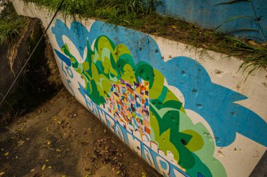 Rio de Janeiro - 21 Haziran 2017: duvar silahla atış içinde Favel