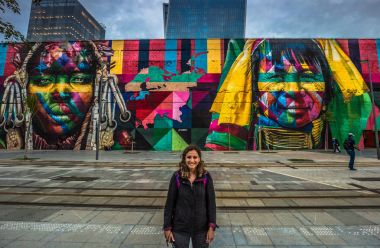 Rio de Janeiro - 21 Haziran 2017: sanatçı etnik sokak sanatı 